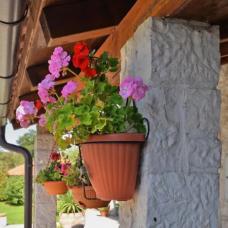 Casa de Férias Mit Privatpool Fuer 16 Personen Ca 300 Qm In Rojnici, Istrien Binnenland Von Istrien