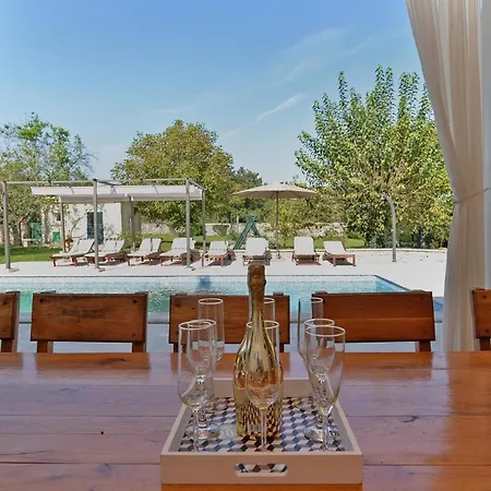 Casa de Férias Mit Privatpool Fuer 16 Personen Ca 300 Qm In Rojnici, Istrien Binnenland Von Istrien Rojnići