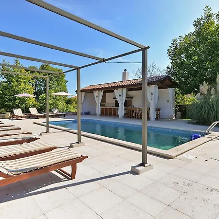 Mit Privatpool Fuer 16 Personen Ca 300 Qm In Rojnici, Istrien Binnenland Von Istrien Rojnići