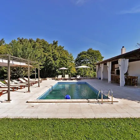 Nyaraló Mit Privatpool Fuer 16 Personen Ca 300 Qm In Rojnici, Istrien Binnenland Von Istrien *